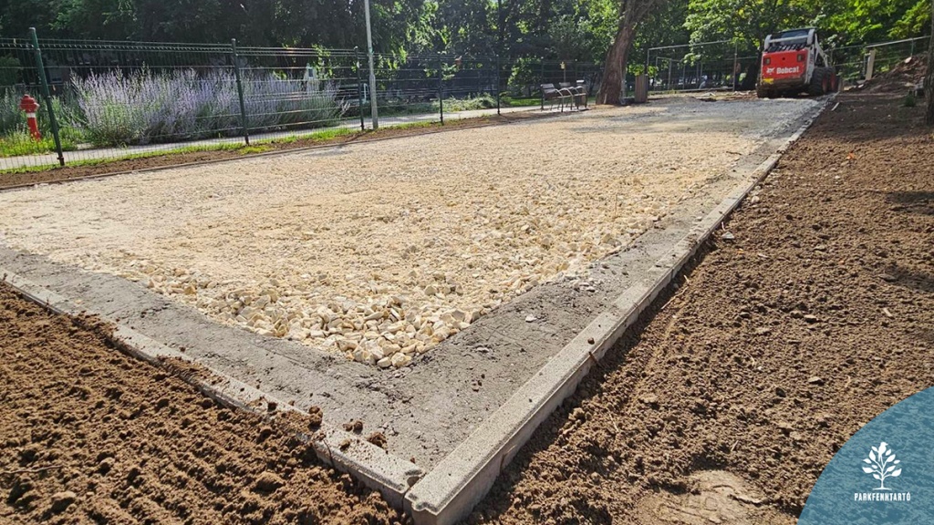 Szegélykövezés, betonozás és zúzottkő alap terítése